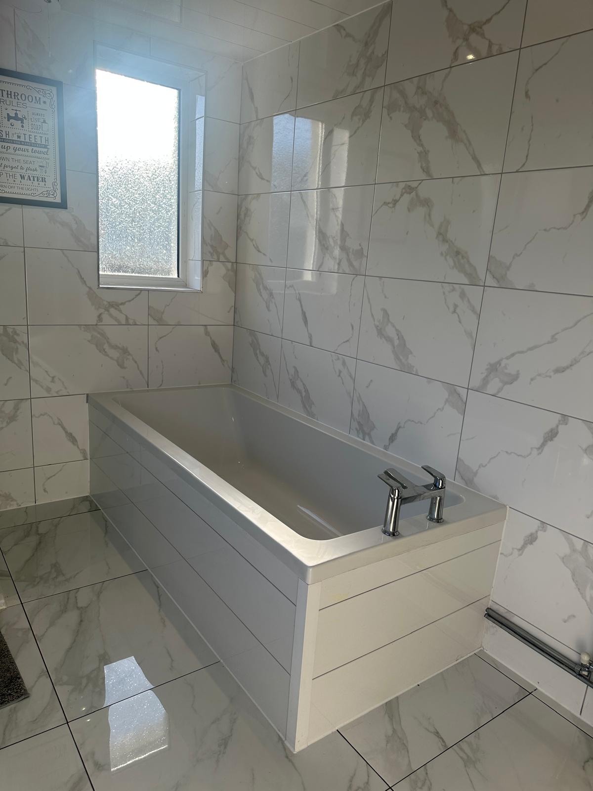 Second angle of the bathtub and tiled floor in the Winter Park bathroom